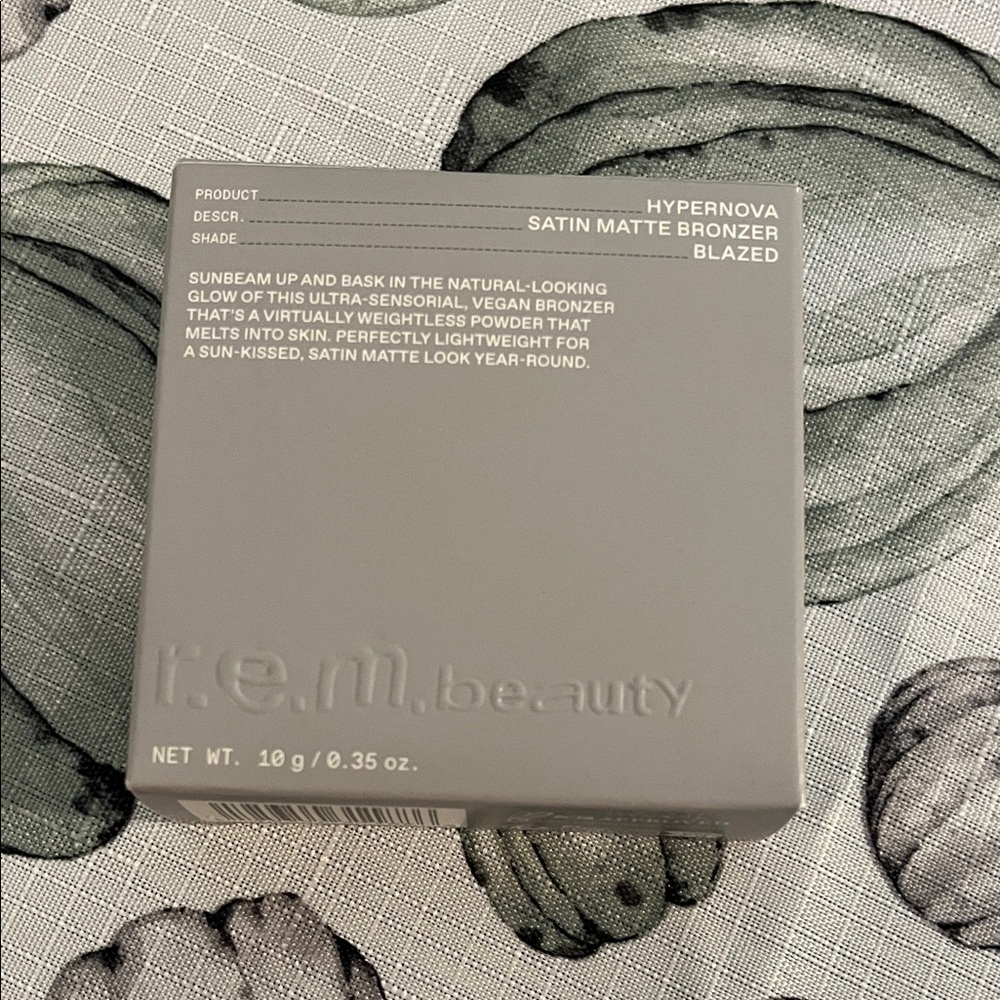 r.e.m. beauty Hypernova Satin Matte Bronzer